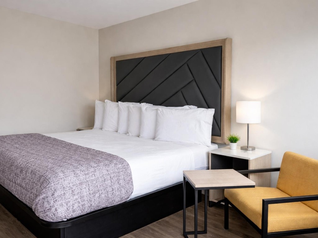 Single bed guest room at Fair Motel Upper Saddle River NJ